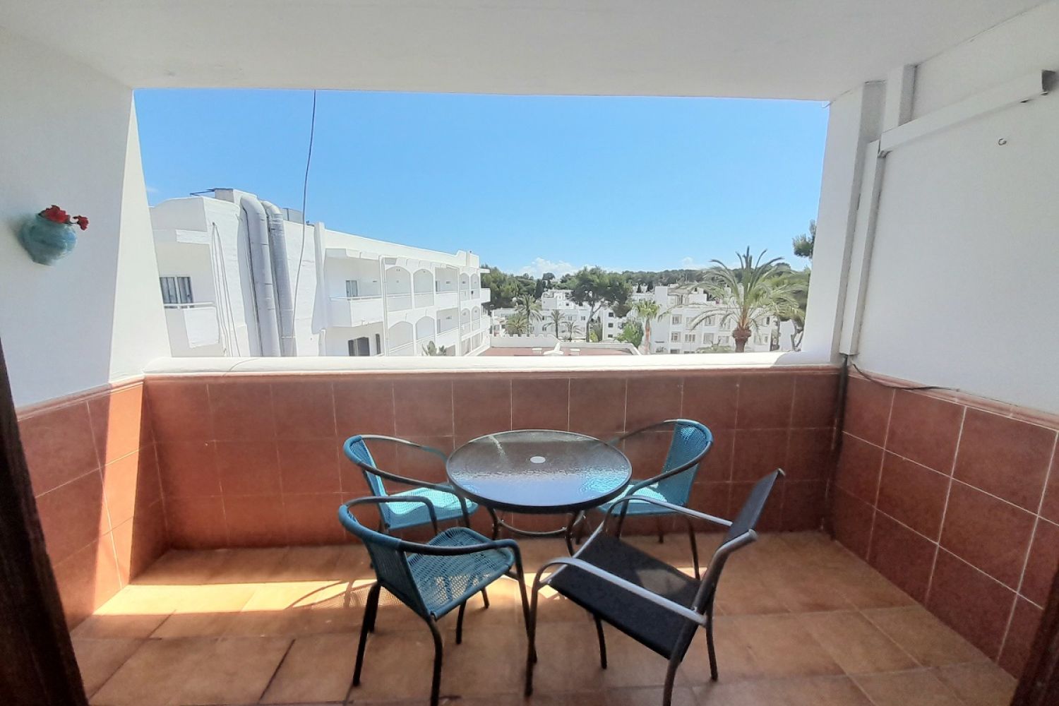 This beautiful and well maintained penthouse apartment is located in a community in the center of Cala Dor.