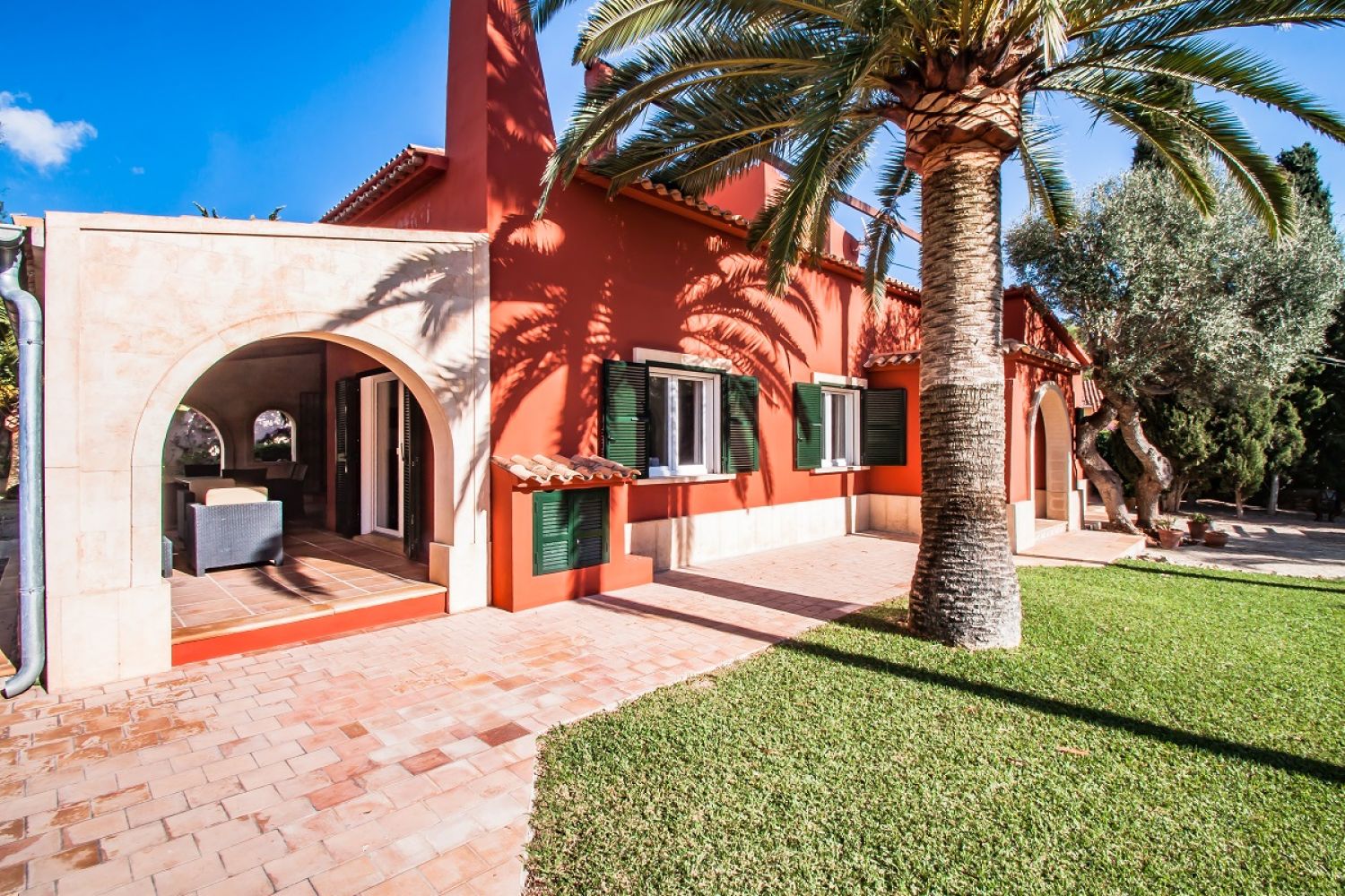 VILLA IN CALA MURADA MIT VERMIETUNGS-LIZENZ