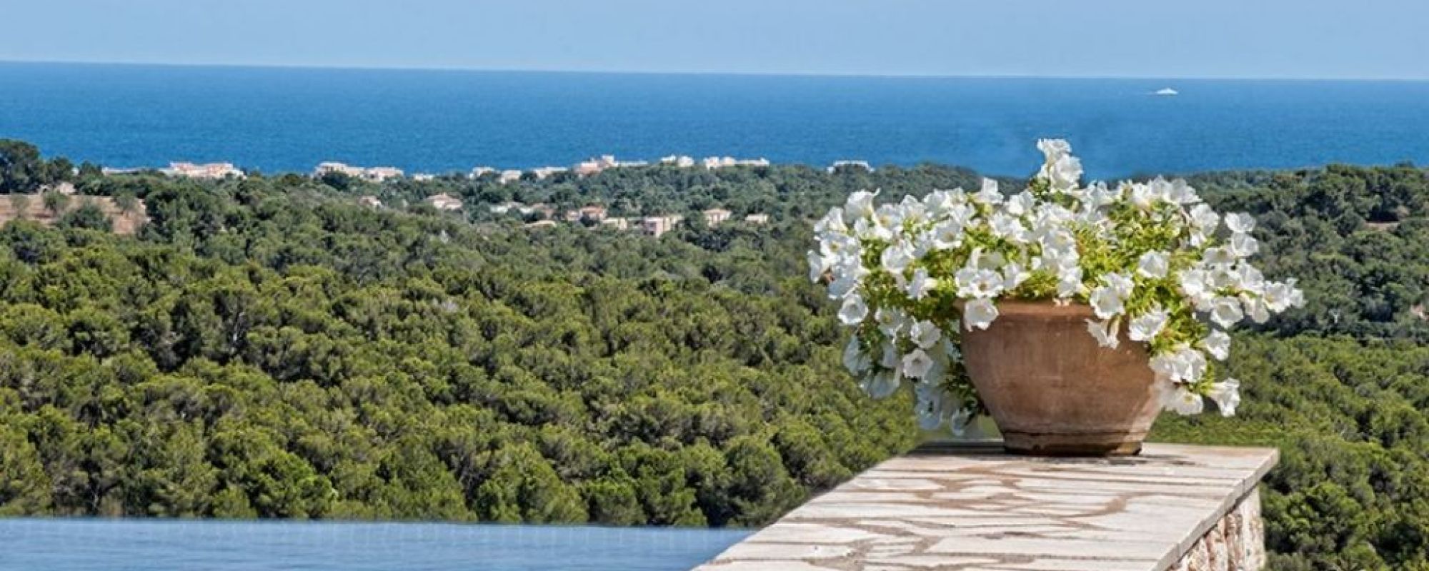 Impresionante finca con vista al mar y licencia turística.