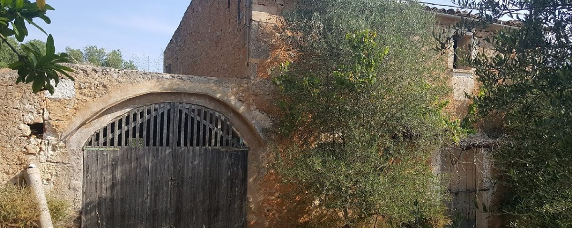 ANTIQUE FINCA ON 105.000 SQM PROPERTY