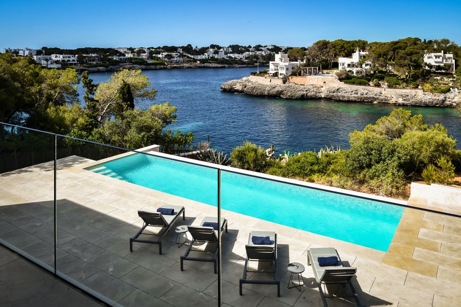 IMPRESSIVE FANTASTIC SEA ACCESS VILLA IN CALA D`OR