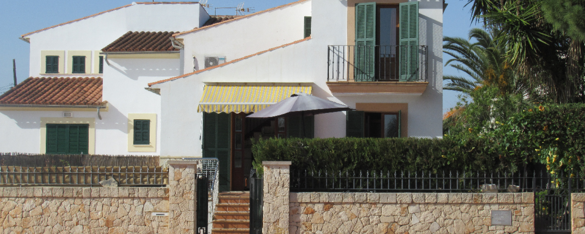 Single family house with guest apartment