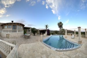 Mallorquinische Finca mit Meerblick