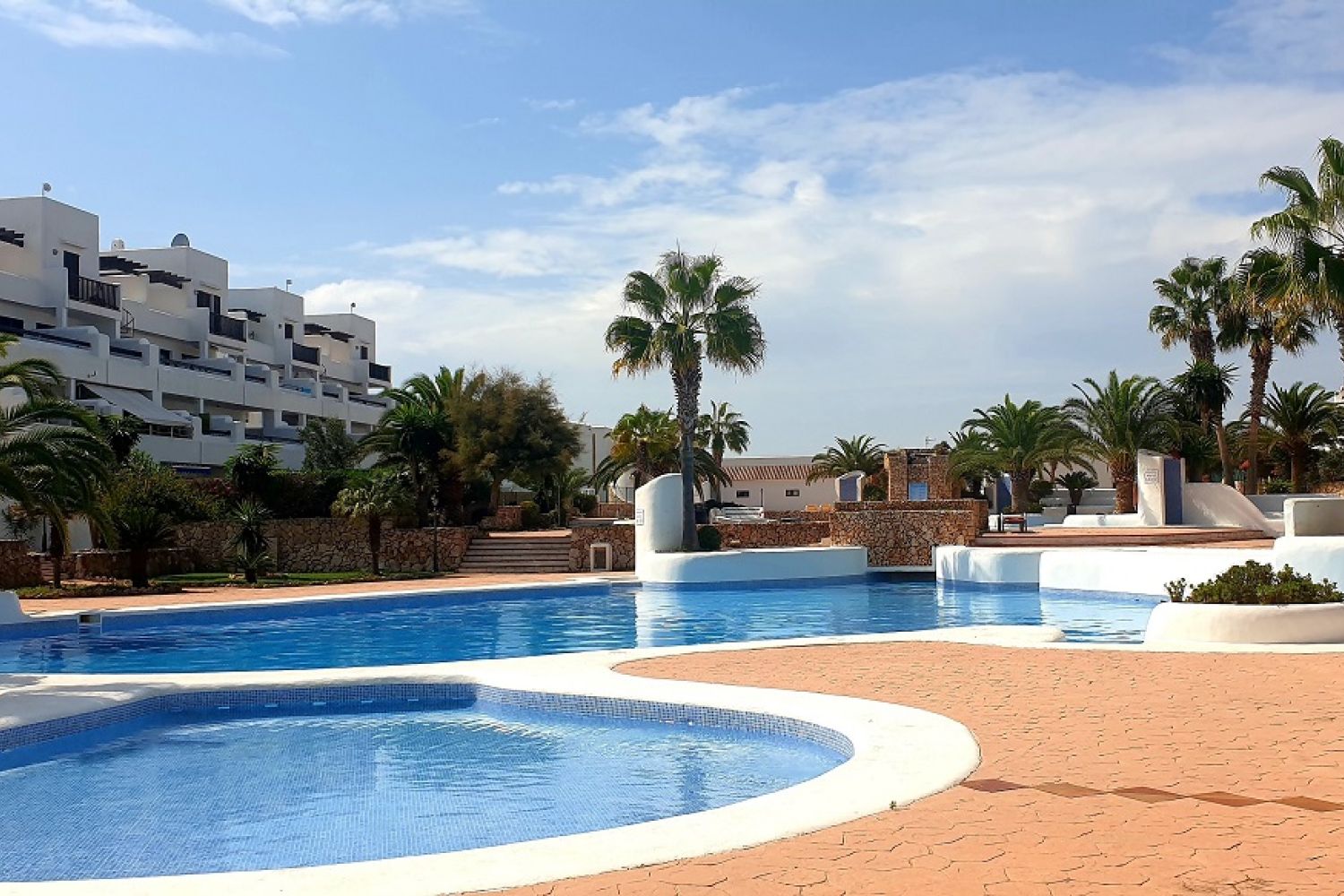 BEAUTIFUL APARTMENT WITH GARDEN NEARBY HARBOUR IN CALA D'OR