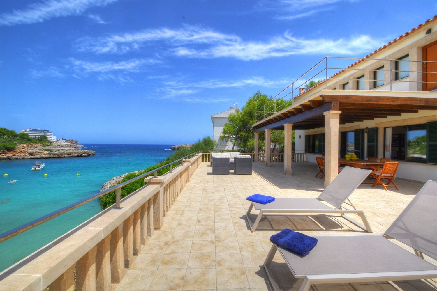 Casa de ensueño en primera línea Cala Marsal