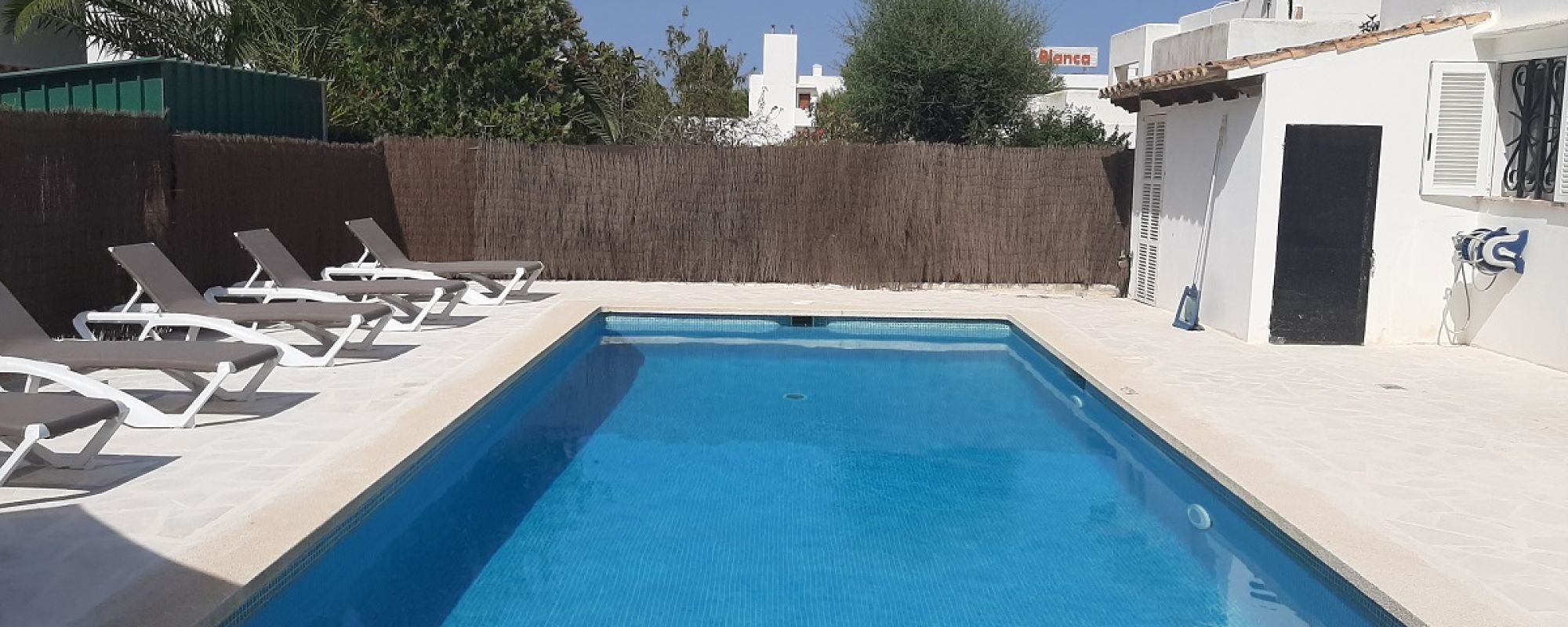 Chalet with rental license close to the beach