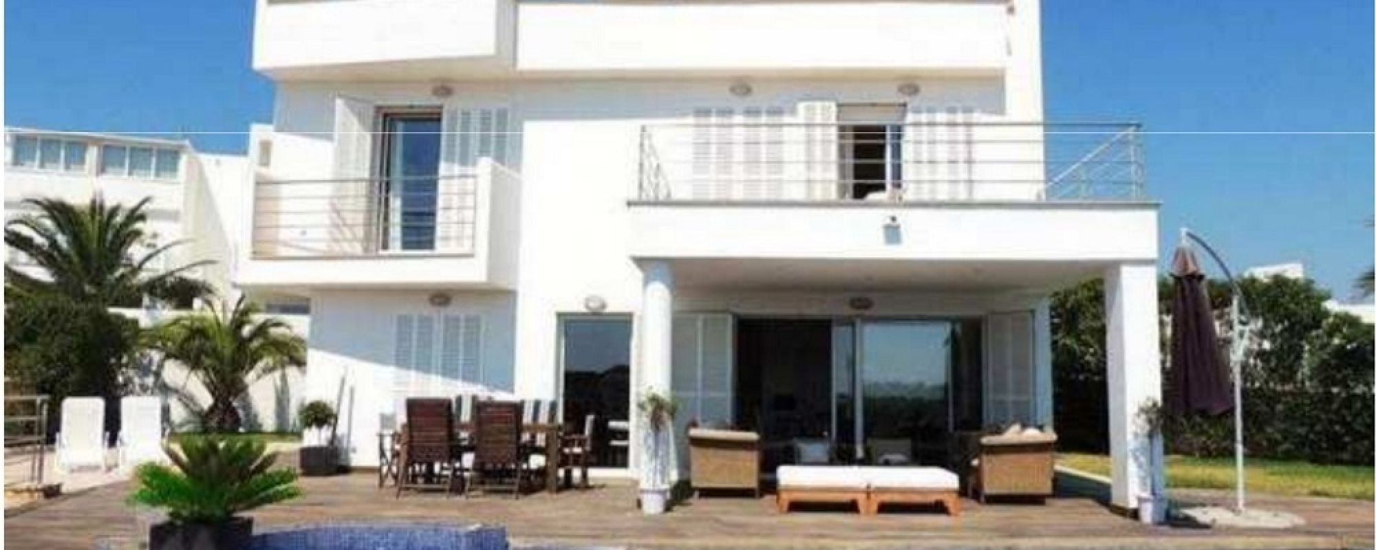 Fantastic villa with a view of the harbor