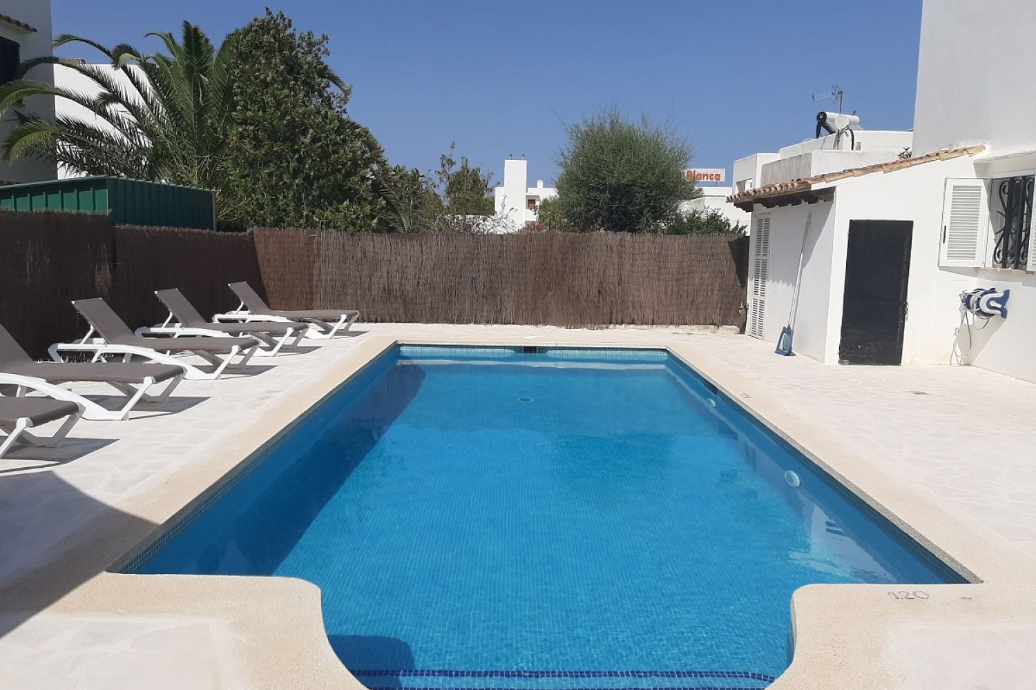 Chalet with rental license close to the beach