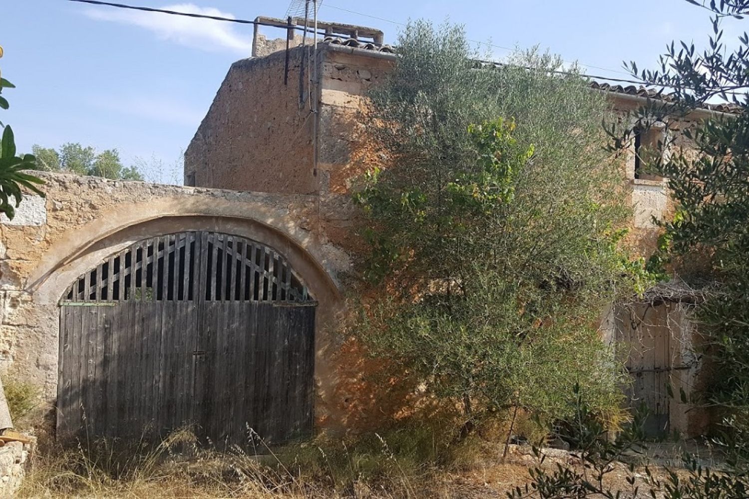 ANTIQUE FINCA ON 105.000 SQM PROPERTY